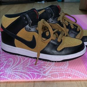 NEW NIKE DUNKS HIGH suede SIZE woman’s 6 men 4.5